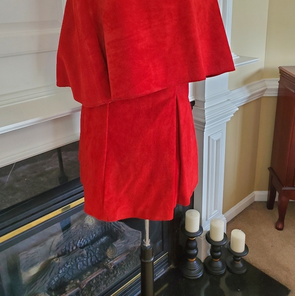VINTAGE RED CAPE VEST - Picture 10 of 13
